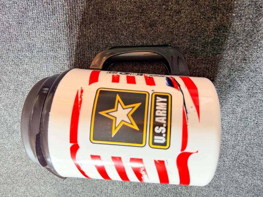 7-Eleven 64 Oz Insulated Travel Mug with U.S. Army and American Flag Design